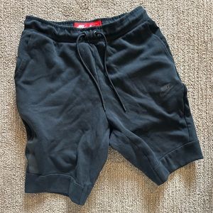 Mens OG Nike Tech Fleece Short. Size Small